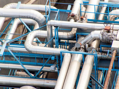 India’s Petronet LNG , the country’s largest importer of liquefied natural gas , is looking to buy the super-chilled fuel through a long term contract......